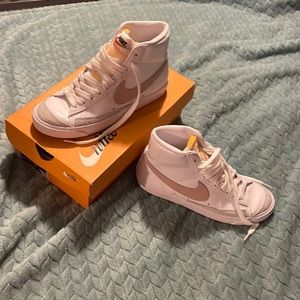 Women’s Nike Blazers sz 7